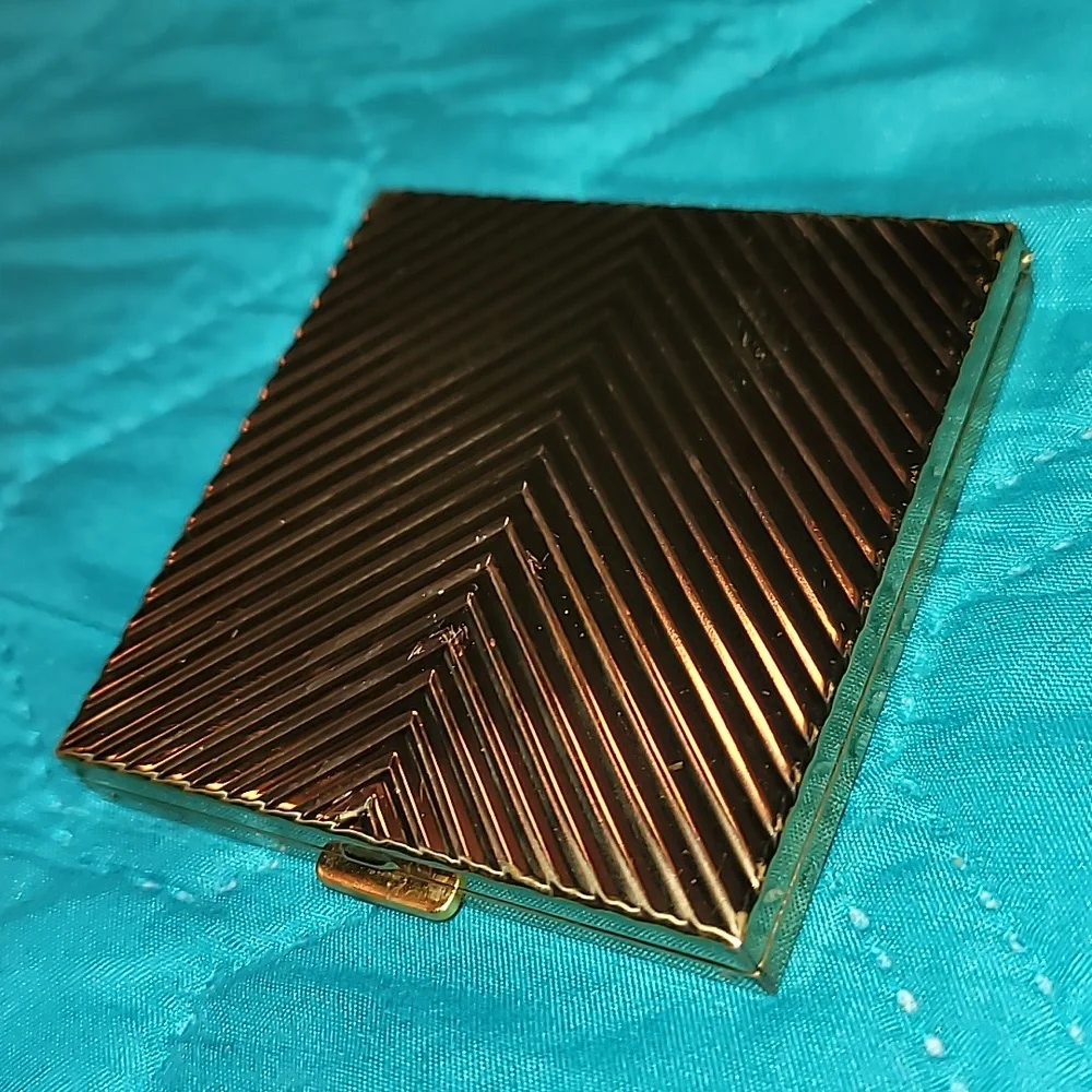 NEW Vintage Goldtone Geometric Design Volupté U.S.A. Makeup Compact With Powder!
